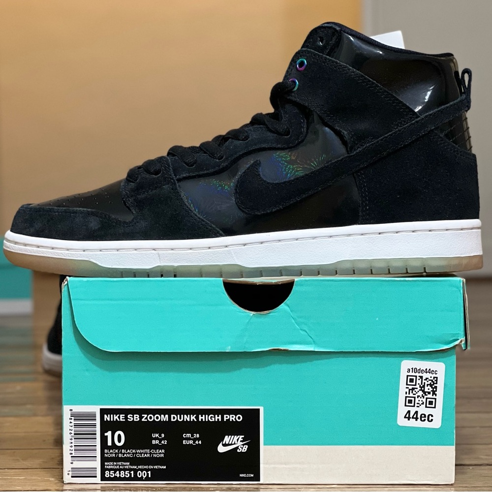 Nike SB Zoom Dunk High Iridescent Size 10 (854851 001)